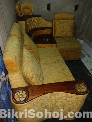 ৫ সিটের কর্ণার সোফা সেট (সেগুন কাঠ)একেবারে নতুন কন্ডিশন